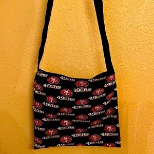 Brand New San Francisco 49ers Reversible Purse/Crossbag with 2 Pockets.